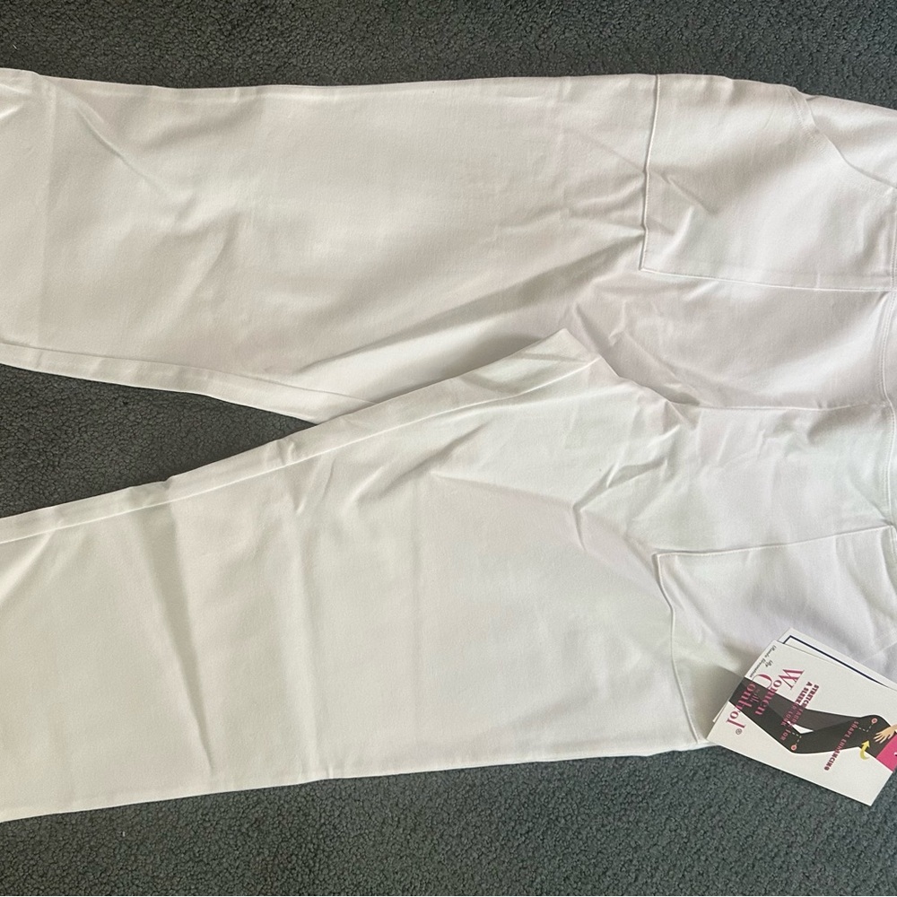 Women with Control White 86/14 Capri pant